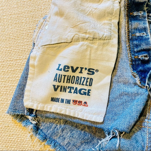 VINTAGE LEVI’S DENIM SHORTS - Picture 3 of 3